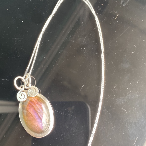 Labradorite and sterling silver pendant - Picture 3 of 8